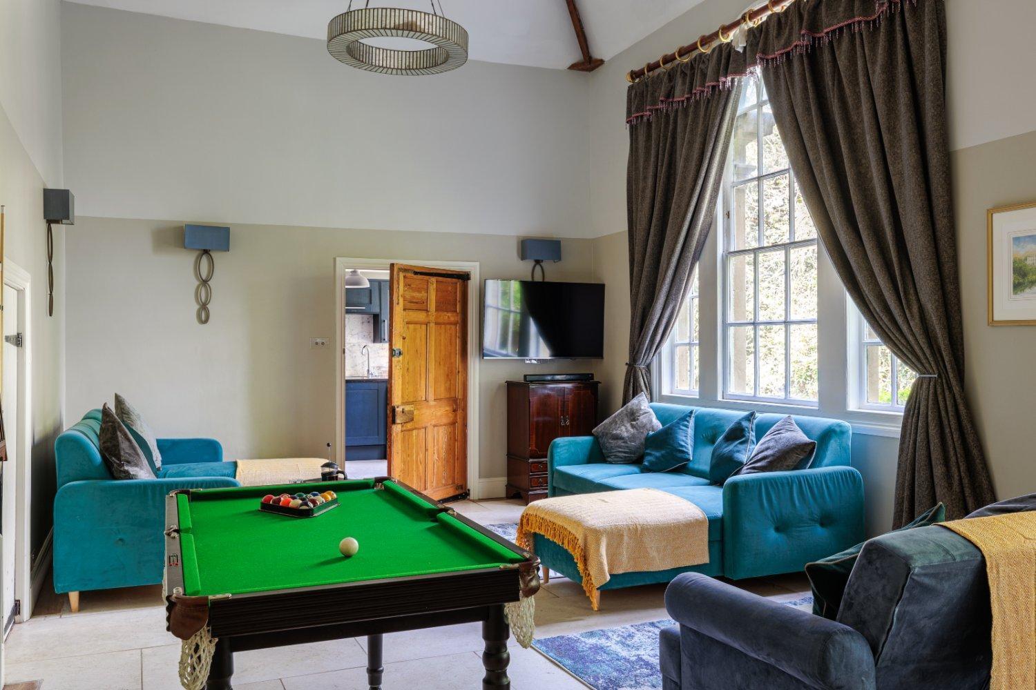 The Old School Rooms Beautiful Georgian Apartment, Sleeps 12 With Wifi And Parking, Near Bath บ็อกซ์ ภายนอก รูปภาพ