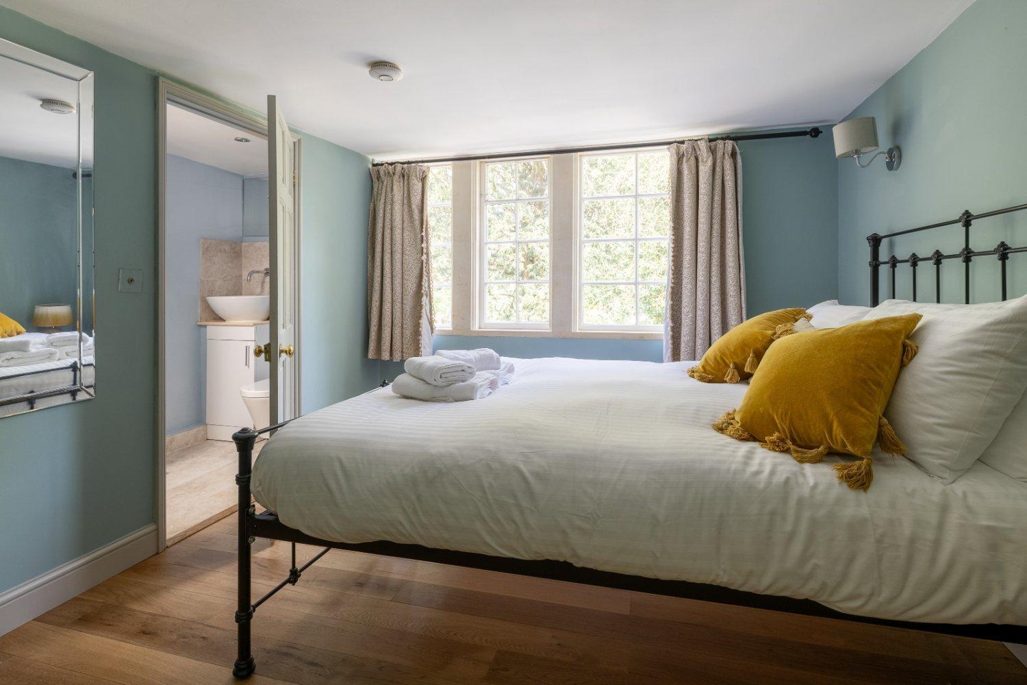 The Old School Rooms Beautiful Georgian Apartment, Sleeps 12 With Wifi And Parking, Near Bath บ็อกซ์ ภายนอก รูปภาพ