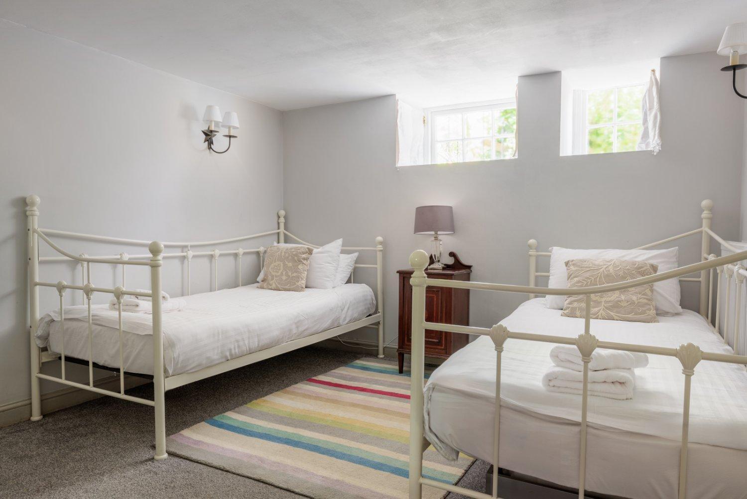The Old School Rooms Beautiful Georgian Apartment, Sleeps 12 With Wifi And Parking, Near Bath บ็อกซ์ ภายนอก รูปภาพ
